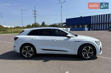Внедорожник / Кроссовер Audi e-tron 2021 в 