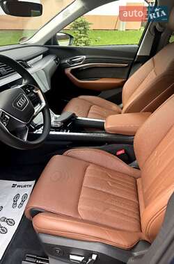 Внедорожник / Кроссовер Audi e-tron 2021 в 