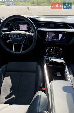 Внедорожник / Кроссовер Audi e-tron 2021 в 