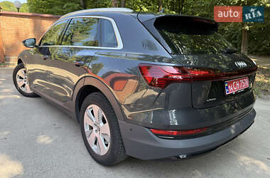 Внедорожник / Кроссовер Audi e-tron 2019 в 