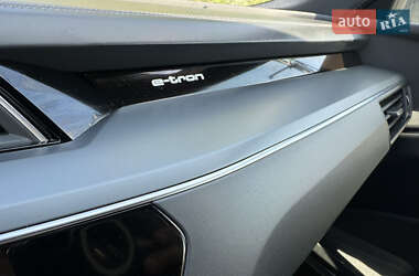 Внедорожник / Кроссовер Audi e-tron 2019 в 