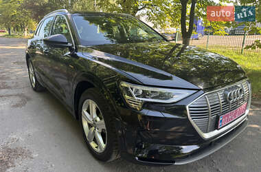 Внедорожник / Кроссовер Audi e-tron 2019 в 