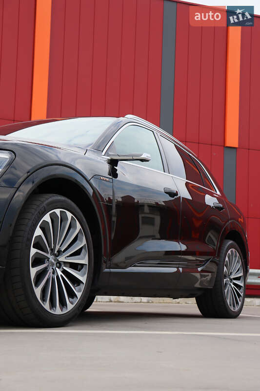 Позашляховик / Кросовер Audi e-tron 2019 в Києві фото 10 Позашляховик / Кросовер Audi e-tron 2019 в Києві