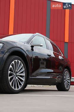 Внедорожник / Кроссовер Audi e-tron 2019 в 