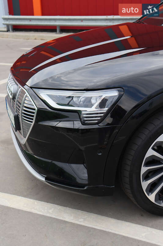 Позашляховик / Кросовер Audi e-tron 2019 в Києві фото 11 Позашляховик / Кросовер Audi e-tron 2019 в Києві