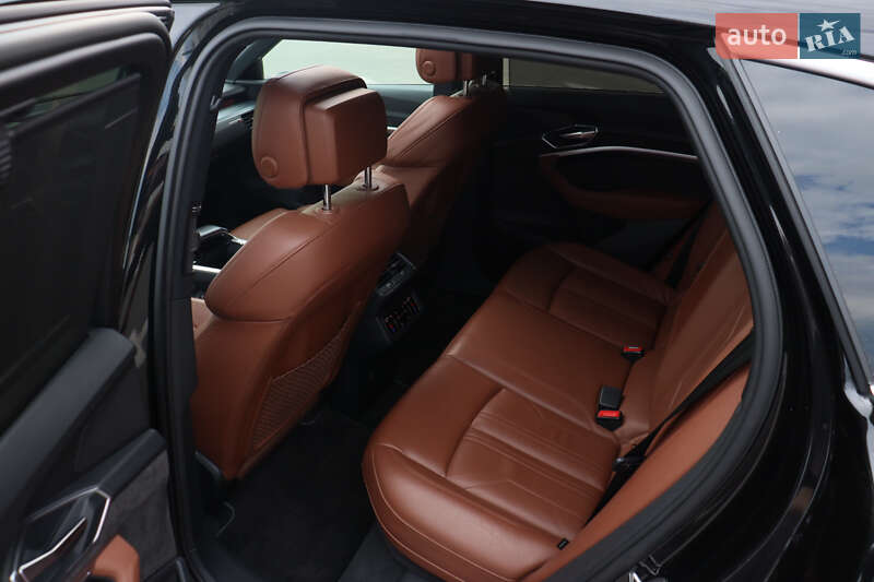 Позашляховик / Кросовер Audi e-tron 2019 в Києві фото 19 Позашляховик / Кросовер Audi e-tron 2019 в Києві