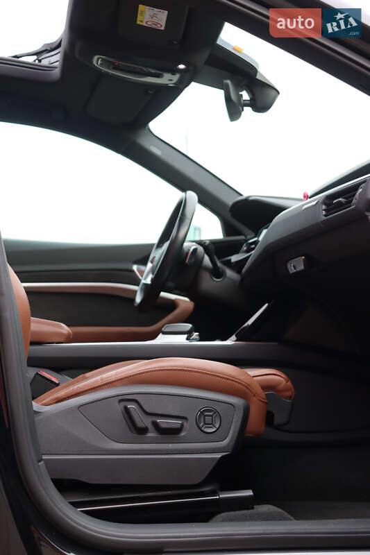 Позашляховик / Кросовер Audi e-tron 2019 в Києві фото 21 Позашляховик / Кросовер Audi e-tron 2019 в Києві