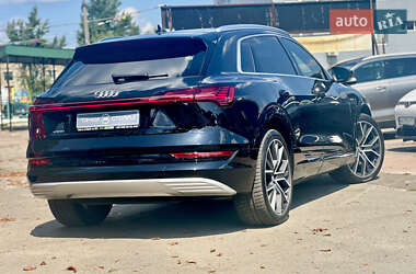 Позашляховик / Кросовер Audi e-tron 2019 в 