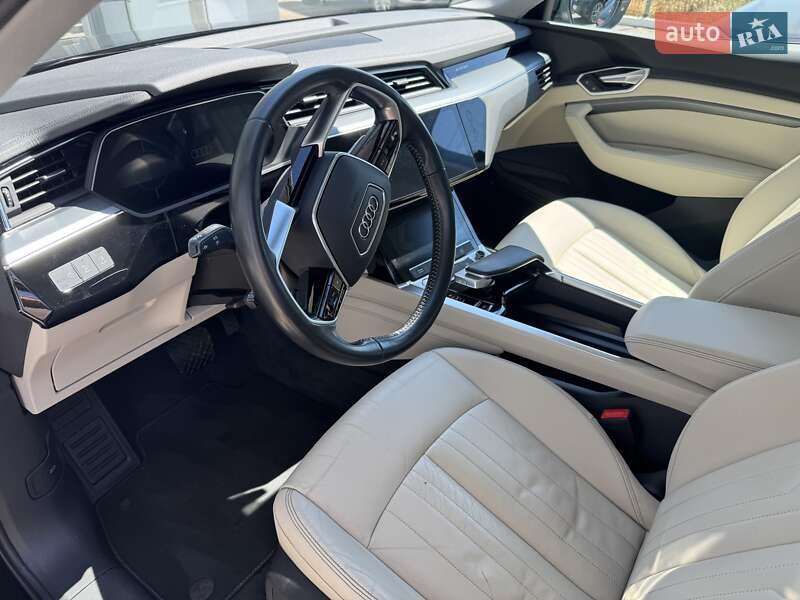 Позашляховик / Кросовер Audi e-tron 2019 в Чернівцях