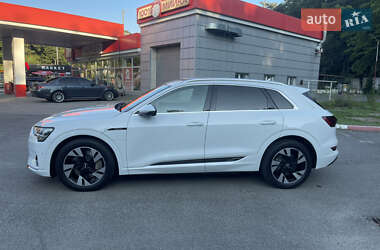 Внедорожник / Кроссовер Audi e-tron 2019 в 