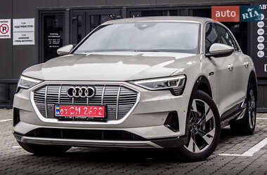 Внедорожник / Кроссовер Audi e-tron 2021 в 