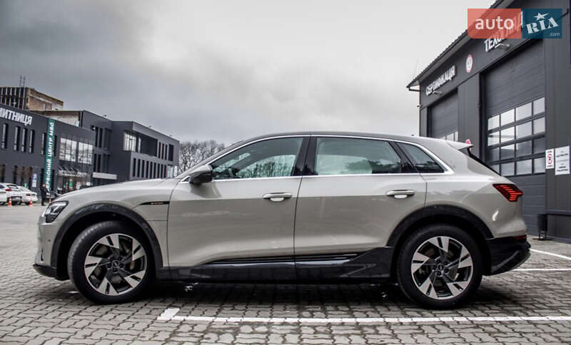 Позашляховик / Кросовер Audi e-tron 2021 в Шептицькому