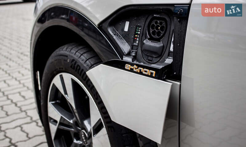 Позашляховик / Кросовер Audi e-tron 2021 в Шептицькому