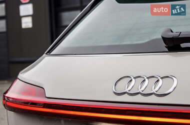 Внедорожник / Кроссовер Audi e-tron 2021 в 