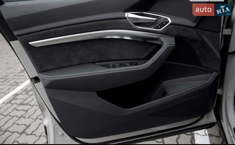 Позашляховик / Кросовер Audi e-tron 2021 в Шептицькому