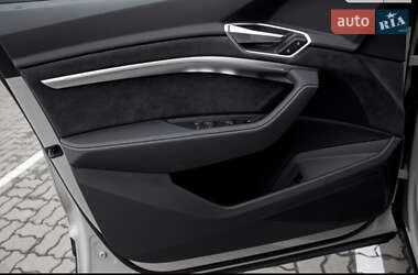 Внедорожник / Кроссовер Audi e-tron 2021 в 