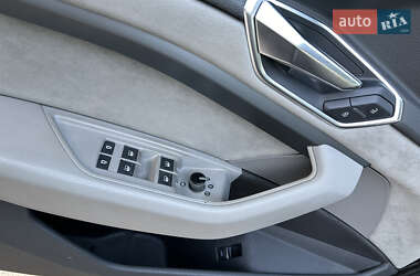 Внедорожник / Кроссовер Audi e-tron 2019 в 