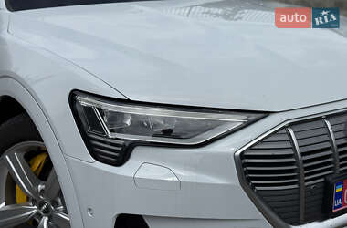 Внедорожник / Кроссовер Audi e-tron 2021 в 