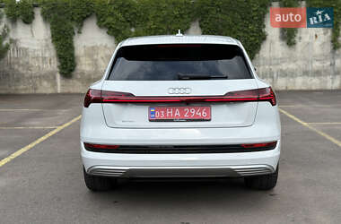Внедорожник / Кроссовер Audi e-tron 2021 в 