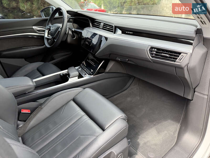 Внедорожник / Кроссовер Audi e-tron 2021 в Ровно