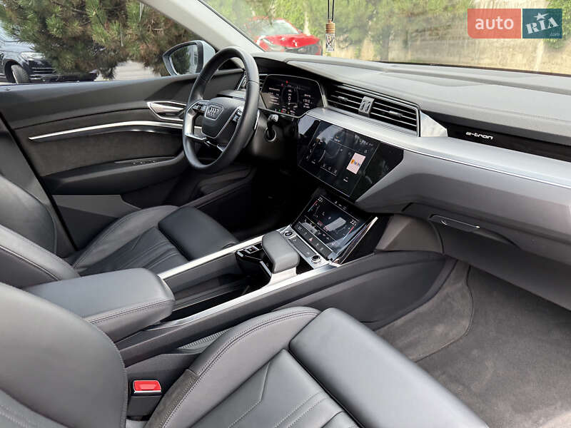 Внедорожник / Кроссовер Audi e-tron 2021 в Ровно