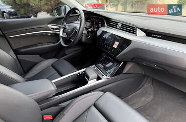 Внедорожник / Кроссовер Audi e-tron 2021 в 