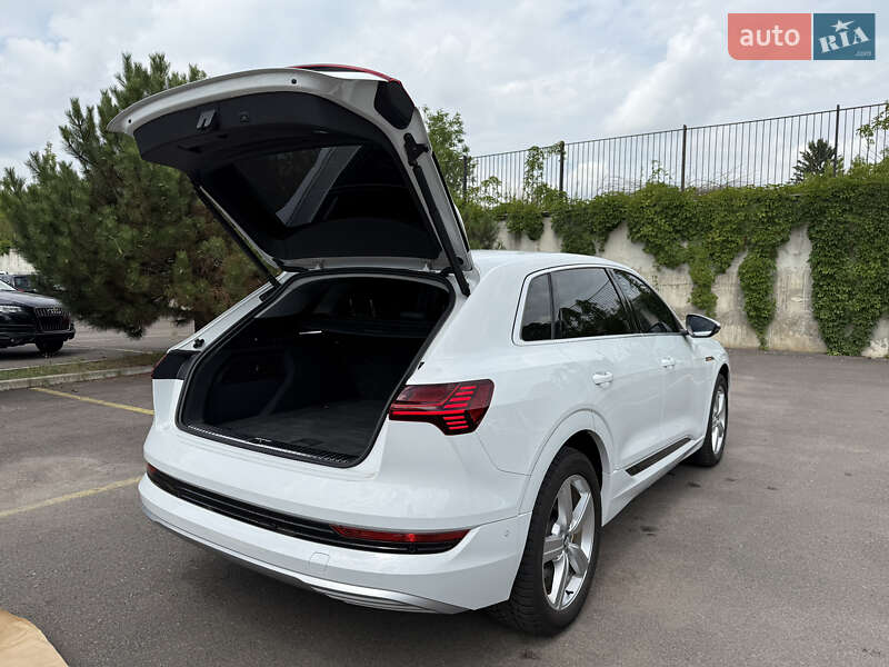 Внедорожник / Кроссовер Audi e-tron 2021 в Ровно
