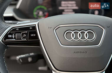 Внедорожник / Кроссовер Audi e-tron 2022 в 
