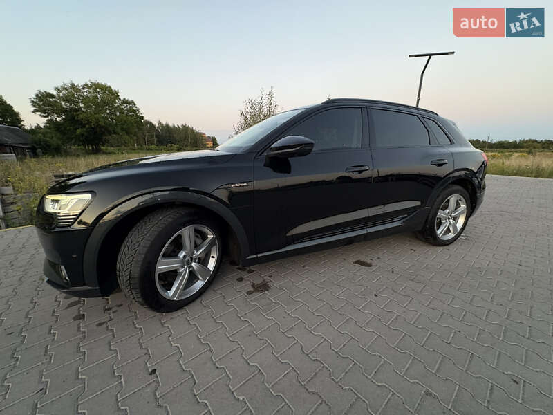 Позашляховик / Кросовер Audi e-tron 2019 в Радехові