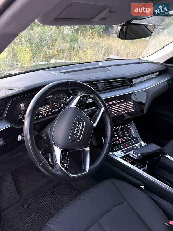 Позашляховик / Кросовер Audi e-tron 2019 в Радехові