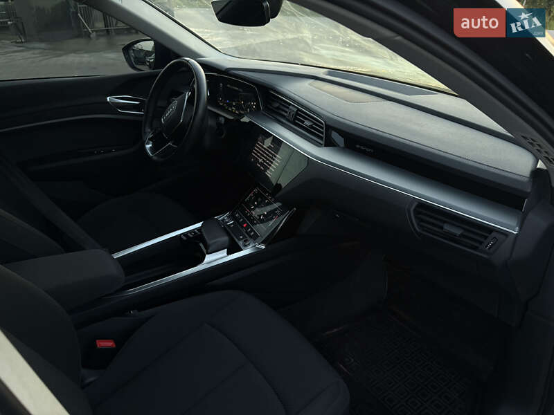 Позашляховик / Кросовер Audi e-tron 2019 в Радехові