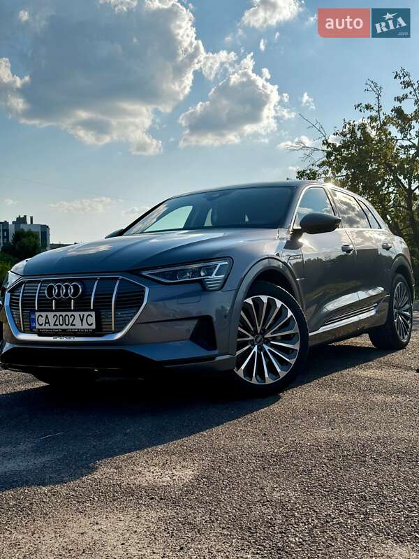 Внедорожник / Кроссовер Audi e-tron 2021 в 