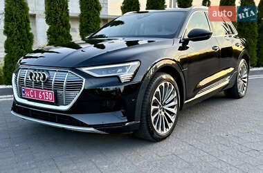 Внедорожник / Кроссовер Audi e-tron 2022 в 