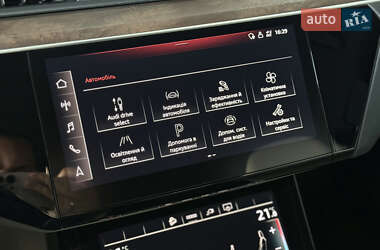 Внедорожник / Кроссовер Audi e-tron 2022 в 