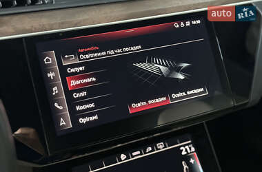 Внедорожник / Кроссовер Audi e-tron 2022 в 