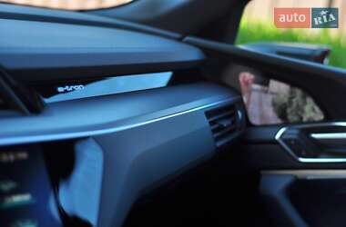 Позашляховик / Кросовер Audi e-tron 2021 в 