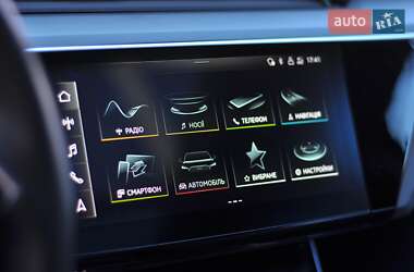 Позашляховик / Кросовер Audi e-tron 2021 в 