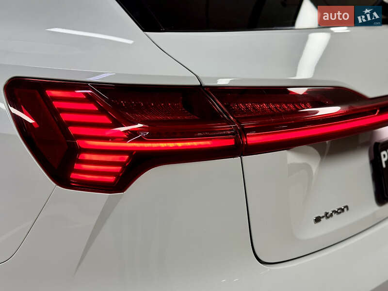 Внедорожник / Кроссовер Audi e-tron 2019 в Киеве