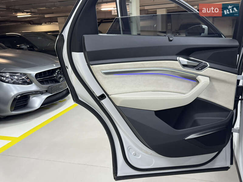Внедорожник / Кроссовер Audi e-tron 2019 в Киеве