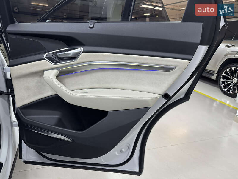 Внедорожник / Кроссовер Audi e-tron 2019 в Киеве