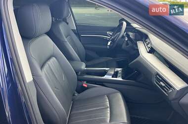 Внедорожник / Кроссовер Audi e-tron 2021 в 
