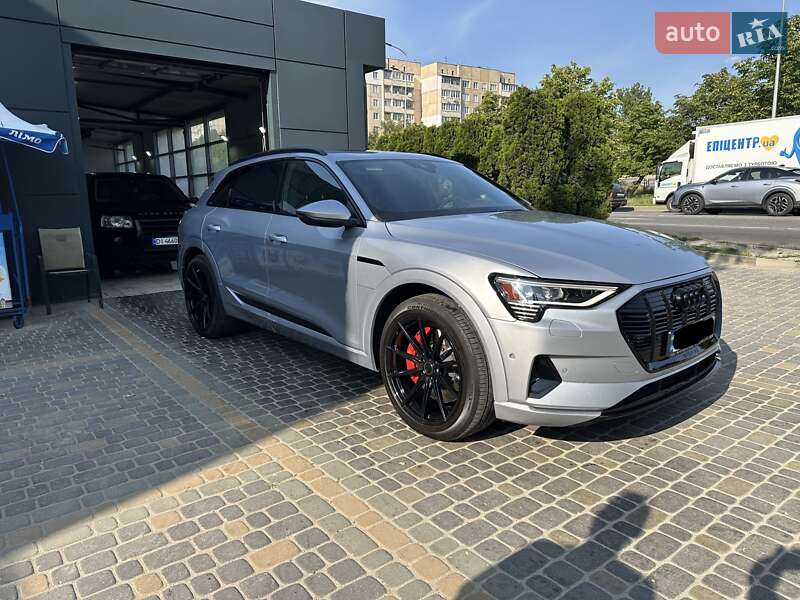 Внедорожник / Кроссовер Audi e-tron 2019 в 