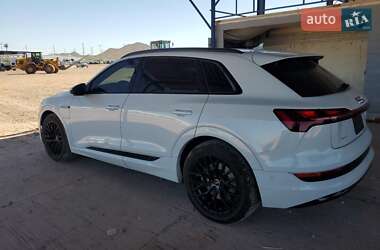 Внедорожник / Кроссовер Audi e-tron 2021 в 