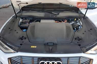 Внедорожник / Кроссовер Audi e-tron 2021 в 