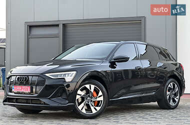 Позашляховик / Кросовер Audi e-tron 2023 в 