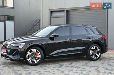 Позашляховик / Кросовер Audi e-tron 2023 в 