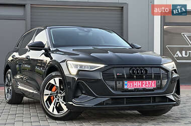 Позашляховик / Кросовер Audi e-tron 2023 в 