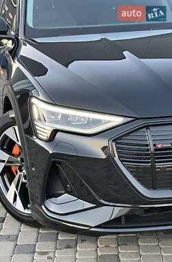 Позашляховик / Кросовер Audi e-tron 2023 в 
