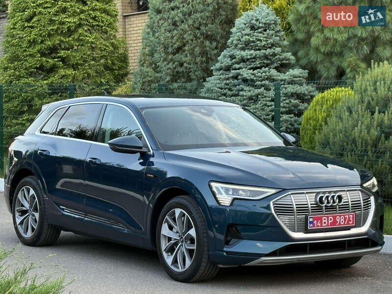 Внедорожник / Кроссовер Audi e-tron 2021 в 