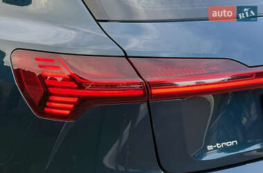 Внедорожник / Кроссовер Audi e-tron 2021 в 